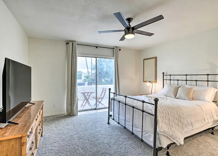 Patio & Workspace: Vacation Litchfield Park