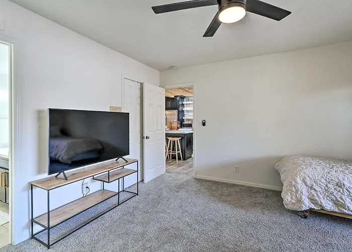 Patio & Workspace: Vacation * Litchfield Park