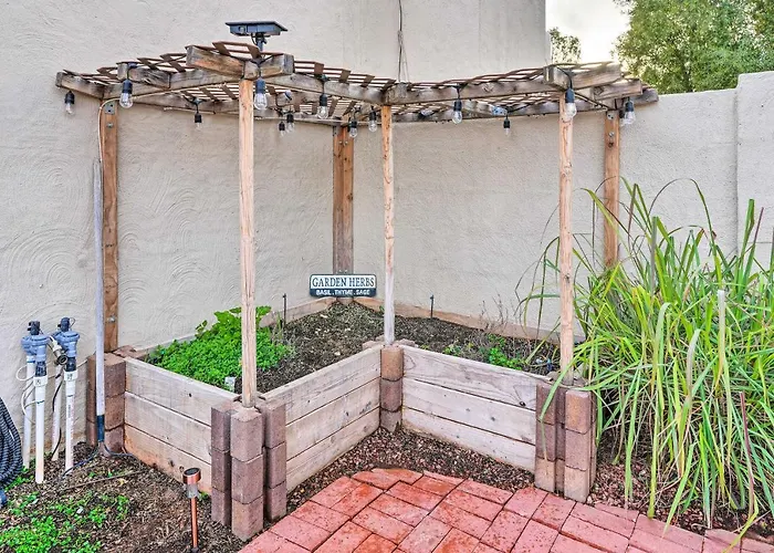 Patio & Workspace: Vacation * Litchfield Park